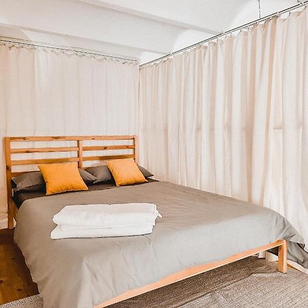 Habitacion Privada, Casa Compartida Con Pareja Private Room, Shared House With A Couple Barcelona Ngoại thất bức ảnh