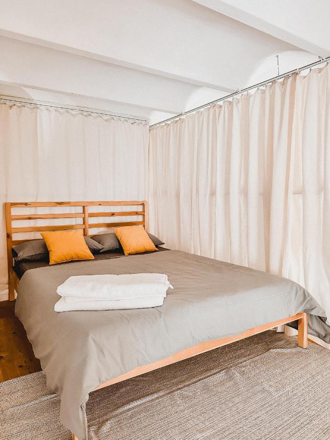 Habitacion Privada, Casa Compartida Con Pareja Private Room, Shared House With A Couple Barcelona Ngoại thất bức ảnh